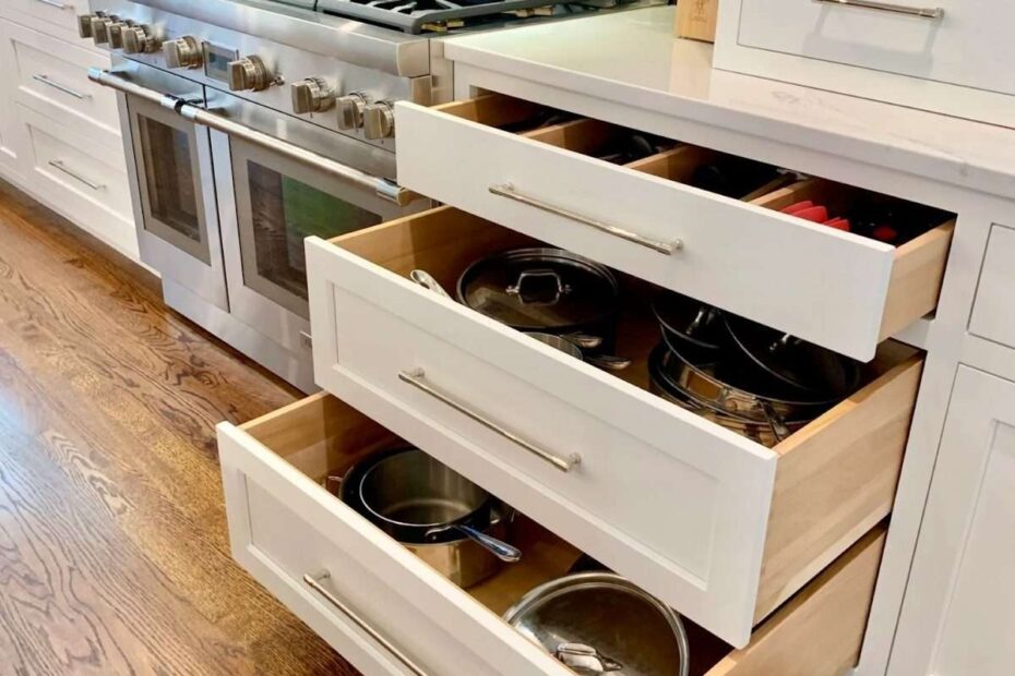 3 DRAWER VS 4 DRAWER BASE CABINETS
