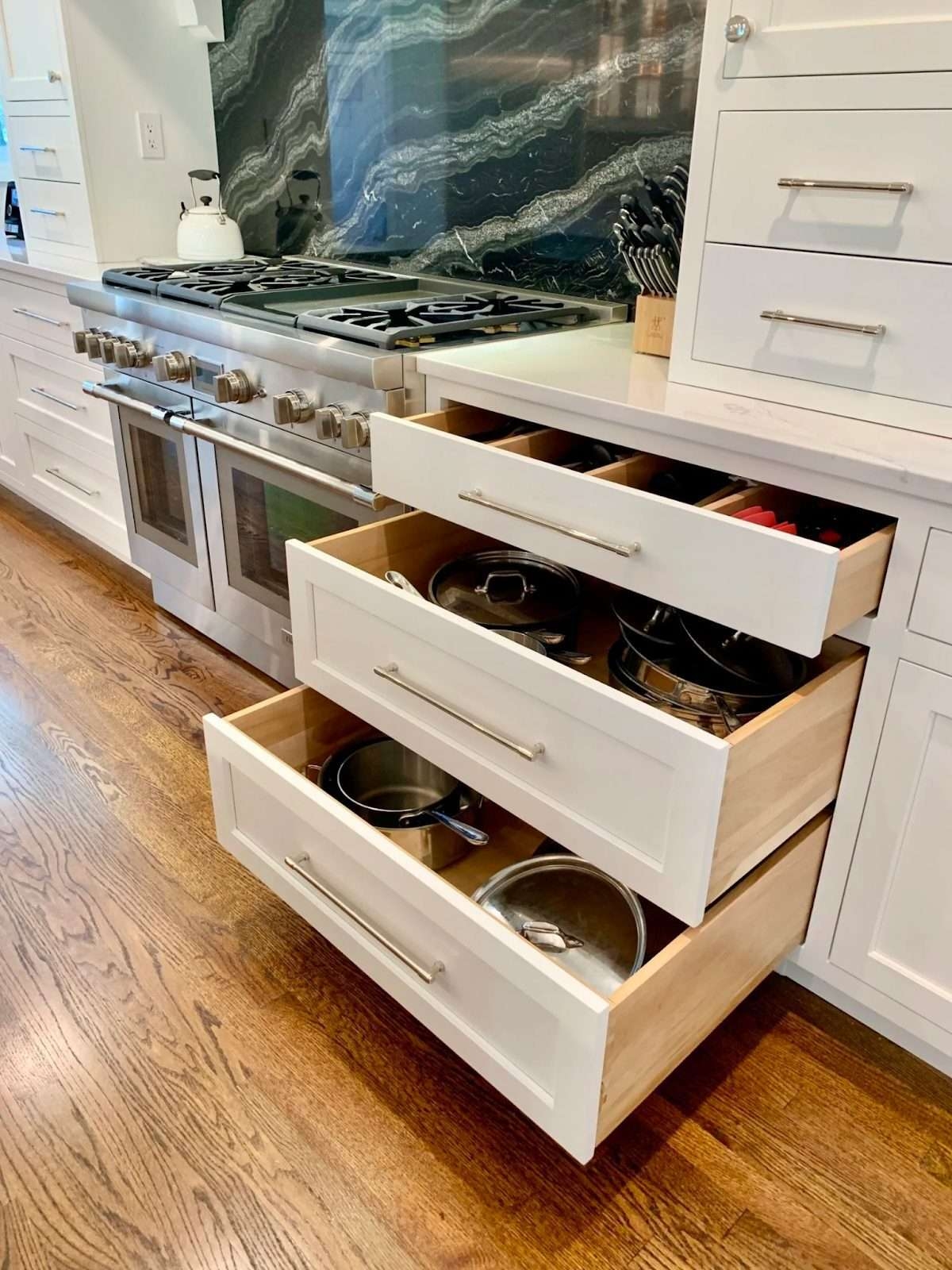 3 DRAWER VS 4 DRAWER BASE CABINETS